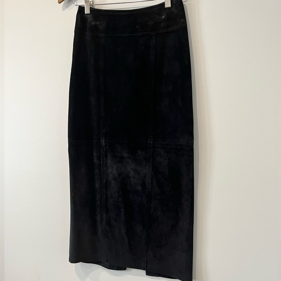 Vintage Black Suede Full Length Skirt by Danier, size 4 - Picture 3 of 10